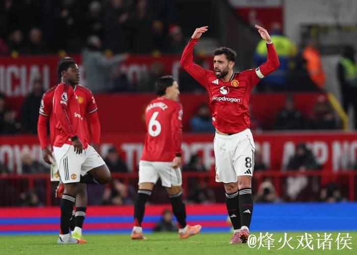 曼联战平伯恩茅斯,球员离场获球迷热情掌声 曼联战平伯恩茅斯,球员离场获球迷热情掌声